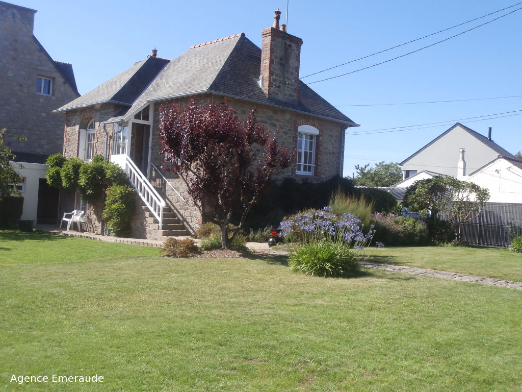 Location saisonnière Maison avec jardin à Dinard 2 à 4 personnes Location saisonnière Maison avec jardin à Dinard 2 à 4 personnes