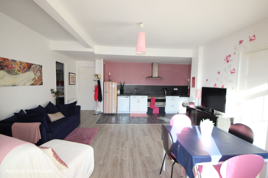 DINARD appartement de type 3 pièce(s) à louer meublé de sept 2021 à Juin 2022 DINARD appartement de type 3 pièce(s) à louer meublé de sept 2021 à Juin 2022