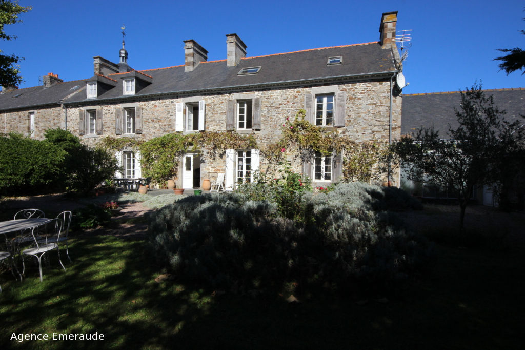 Maison Le Vivier Sur Mer 7 pièce(s) 252 m² centre bourg terrain clos de murs Maison Le Vivier Sur Mer 7 pièce(s) 252 m² centre bourg terrain clos de murs