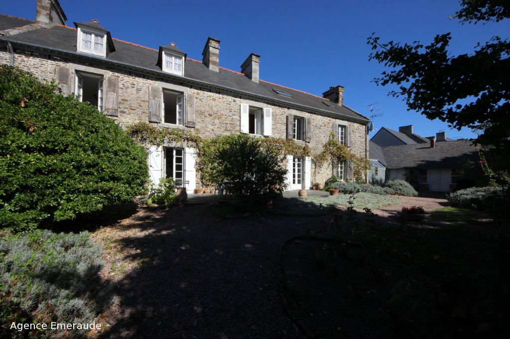 Maison Le Vivier Sur Mer 7 pièce(s) 252 m² centre bourg terrain clos de murs Maison Le Vivier Sur Mer 7 pièce(s) 252 m² centre bourg terrain clos de murs