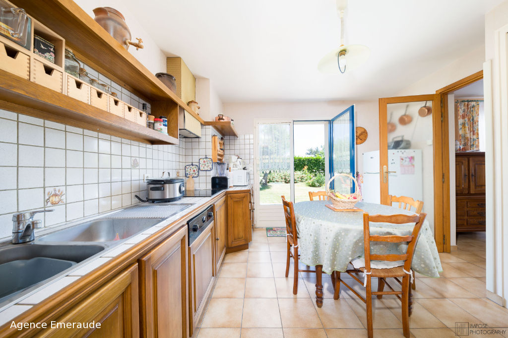 Maison Dinard 5 pièce(s) - 135m² - proche plages chambre et sde au rez-de-chaussée - sous-sol total Maison Dinard 5 pièce(s) - 135m² - proche plages chambre et sde au rez-de-chaussée - sous-sol total