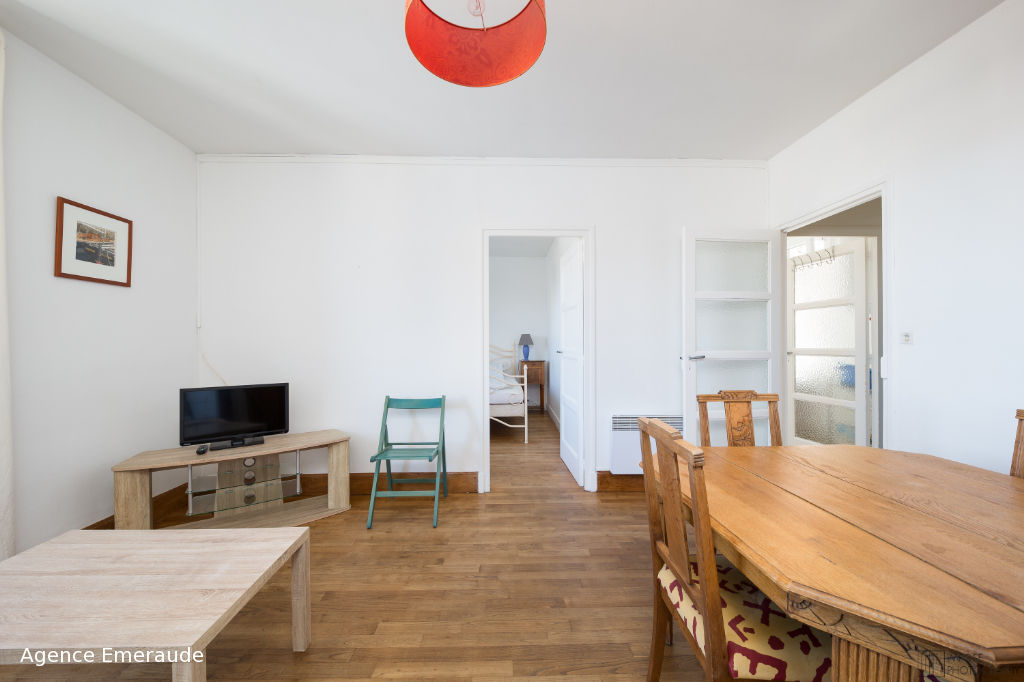Appartement Dinard 3 pièce(s) 54 m² Hyper centre -dernier étage - parking - cave - grenier Appartement Dinard 3 pièce(s) 54 m² Hyper centre -dernier étage - parking - cave - grenier