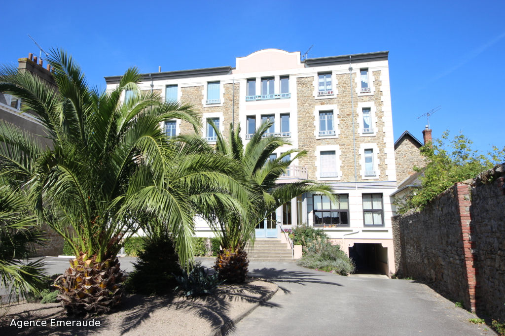 Appartement DINARD 3 pièce(s) 94.23 m² - hyper centre - garage - parking - Parfait état Appartement DINARD 3 pièce(s) 94.23 m² - hyper centre - garage - parking - Parfait état