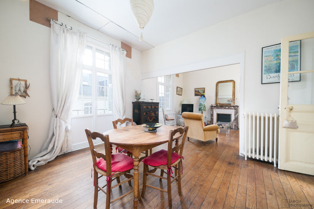 Appartement DINARD 3 pièce(s) 74.10 m² immeuble ancien beaux volumes balcon Appartement DINARD 3 pièce(s) 74.10 m² immeuble ancien beaux volumes balcon