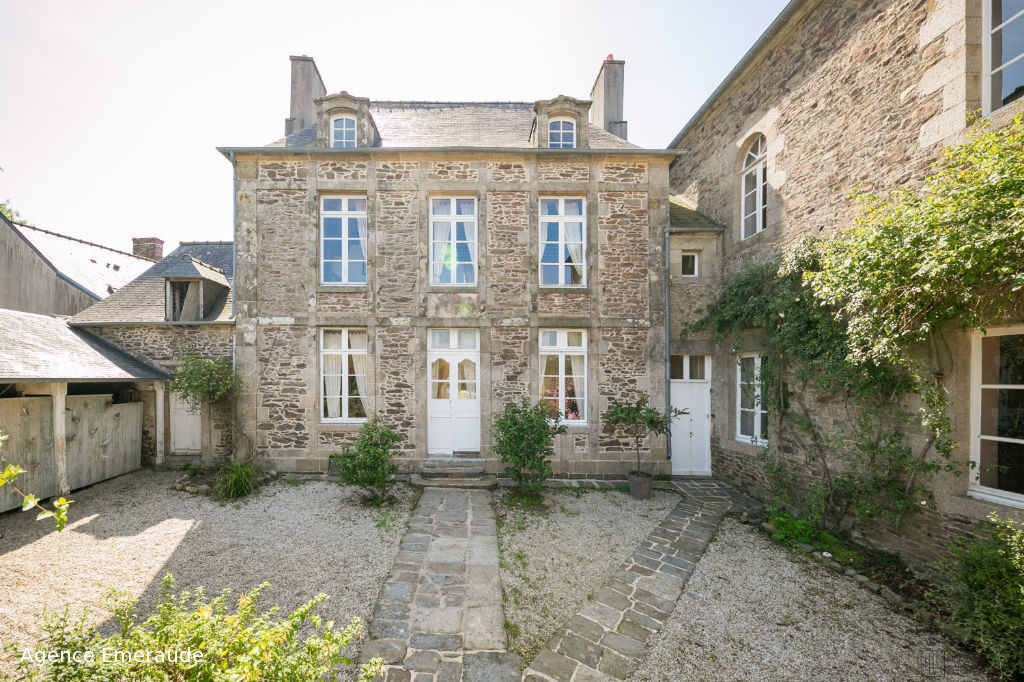 Maison Plouër-sur-rance 341 m² habitable terrain de 1420 m² ancienne école - cour-jardin-chapelle Maison Plouër-sur-rance 341 m² habitable terrain de 1420 m² ancienne école - cour-jardin-chapelle