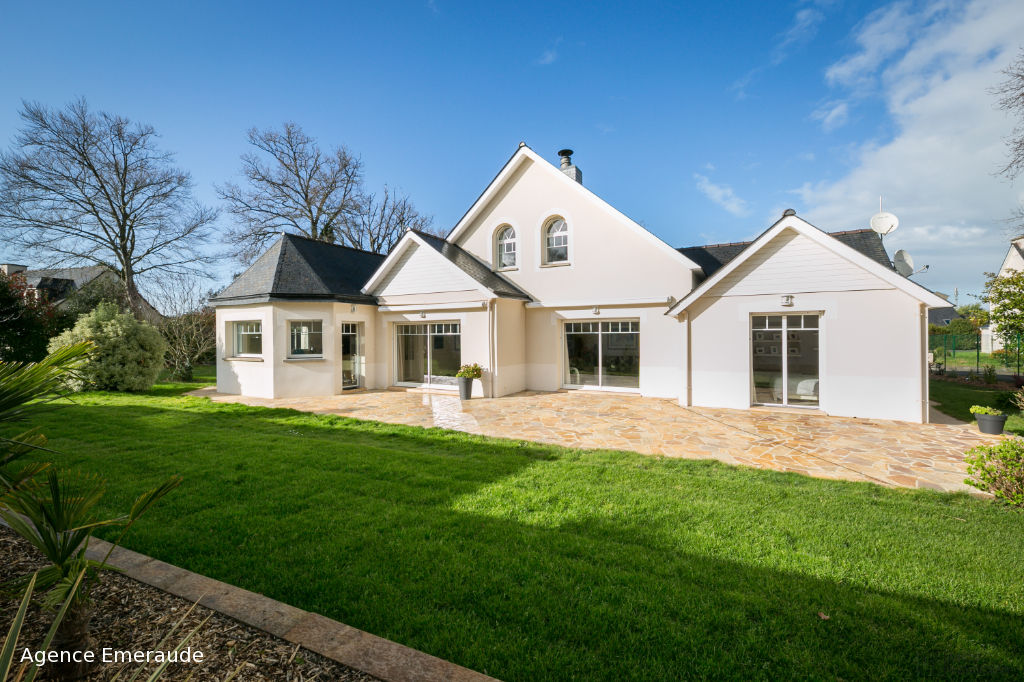 Maison Dinard 8 pièce(s) 280 m² habitables, 2 chambres et salle d'eau au rdc garage terrain 1476 m² Maison Dinard 8 pièce(s) 280 m² habitables, 2 chambres et salle d'eau au rdc garage terrain 1476 m²