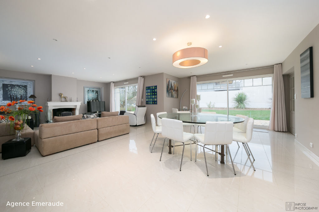 Maison Dinard 8 pièce(s) 280 m² habitables, 2 chambres et salle d'eau au rdc garage terrain 1476 m² Maison Dinard 8 pièce(s) 280 m² habitables, 2 chambres et salle d'eau au rdc garage terrain 1476 m²