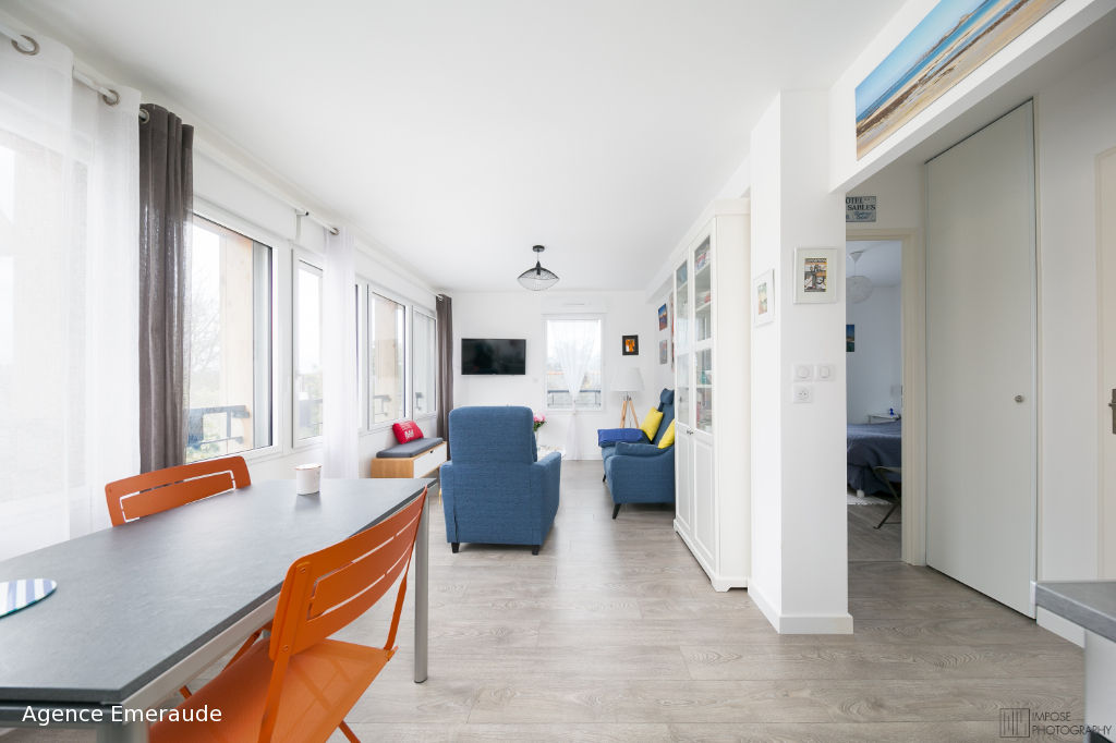 Appartement Dinard 2 pièce(s) 43.8 m² immeuble de standing récent les commerces et la plage de Saint-Enogat sont à proximité immédiat Appartement Dinard 2 pièce(s) 43.8 m² immeuble de standing récent les commerces et la plage de Saint-Enogat sont à proximité immédiat