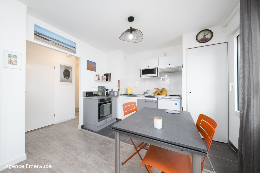 Appartement Dinard 2 pièce(s) 43.8 m² immeuble de standing récent les commerces et la plage de Saint-Enogat sont à proximité immédiat Appartement Dinard 2 pièce(s) 43.8 m² immeuble de standing récent les commerces et la plage de Saint-Enogat sont à proximité immédiat