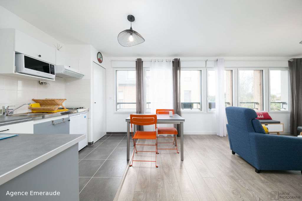 Appartement Dinard 2 pièce(s) 43.8 m² immeuble de standing récent les commerces et la plage de Saint-Enogat sont à proximité immédiat Appartement Dinard 2 pièce(s) 43.8 m² immeuble de standing récent les commerces et la plage de Saint-Enogat sont à proximité immédiat