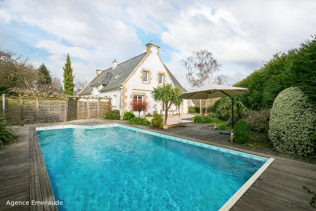 Maison Dinard 8 pièce(s) 234 m² habitable chambre et bureau au rez-de-chaussée piscine terrain de 1669 m² clos et arboré Maison Dinard 8 pièce(s) 234 m² habitable chambre et bureau au rez-de-chaussée piscine terrain de 1669 m² clos et arboré