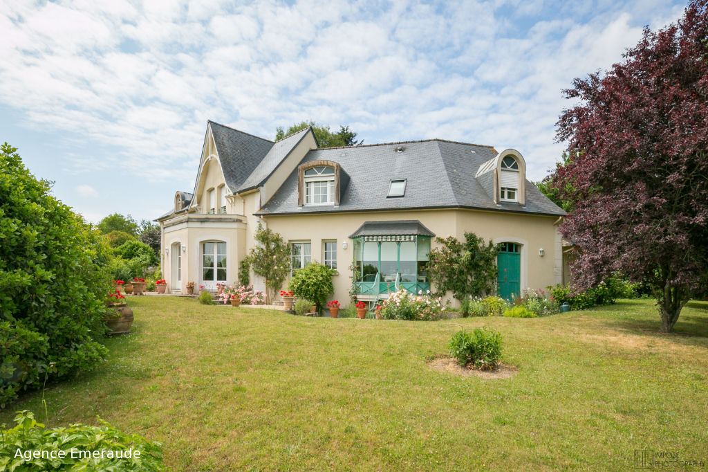 Maison d'architecte Plouër-sur-rance 264 m² terrain de 1977 m² centre bourg belle vue dégagée sur la vallée de la rance Maison d'architecte Plouër-sur-rance 264 m² terrain de 1977 m² centre bourg belle vue dégagée sur la vallée de la rance