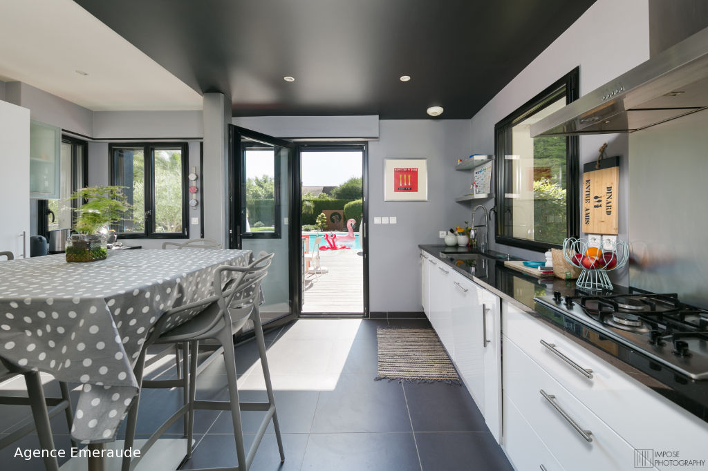 Maison Dinard 6 pièce(s) 161 m² suite parentale au rez-de-chaussée beau jardin paysagé 1000 m² de terrain piscine Maison Dinard 6 pièce(s) 161 m² suite parentale au rez-de-chaussée beau jardin paysagé 1000 m² de terrain piscine