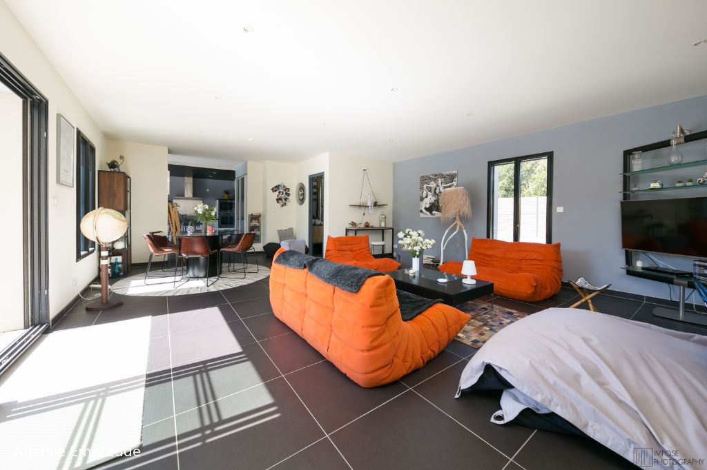 Maison Dinard 6 pièce(s) 161 m² suite parentale au rez-de-chaussée beau jardin paysagé 1000 m² de terrain piscine Maison Dinard 6 pièce(s) 161 m² suite parentale au rez-de-chaussée beau jardin paysagé 1000 m² de terrain piscine