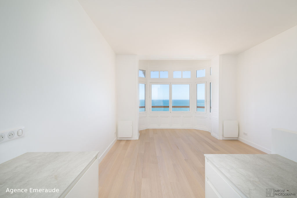 Appartement Dinard vue sur mer 2 pièce(s) 39.18 m² accès direct à la plage de st Enogat, très belles prestations Appartement Dinard vue sur mer 2 pièce(s) 39.18 m² accès direct à la plage de st Enogat, très belles prestations