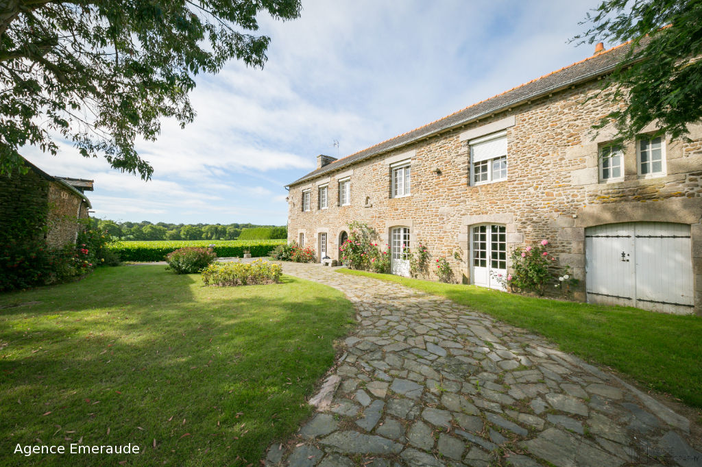 A vendre propriété Pleslin-Trigavou maison d'habitation et nombreuses dépendances A vendre propriété Pleslin-Trigavou maison d'habitation et nombreuses dépendances