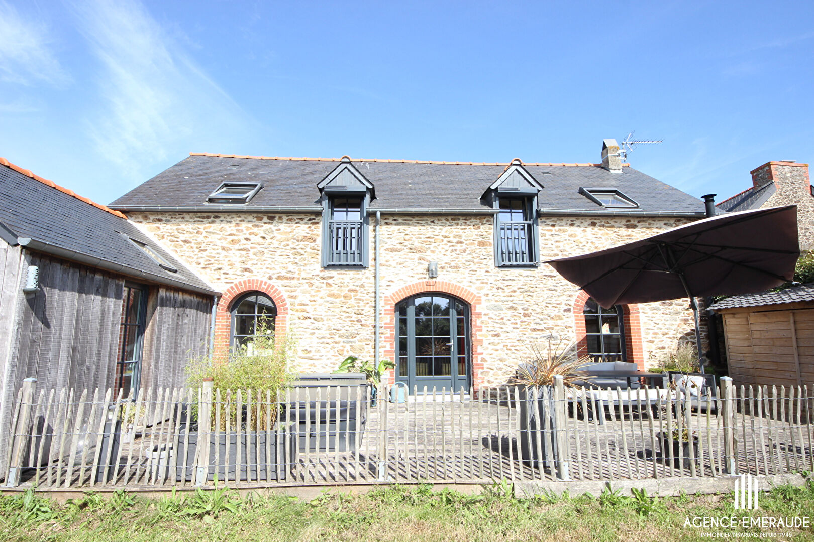Maison Pleurtuit Bords de Rance 5 pièce(s) 120 m2, 1 hectare de terrain hangar, boxes à chevaux, manège Maison Pleurtuit Bords de Rance 5 pièce(s) 120 m2, 1 hectare de terrain hangar, boxes à chevaux, manège