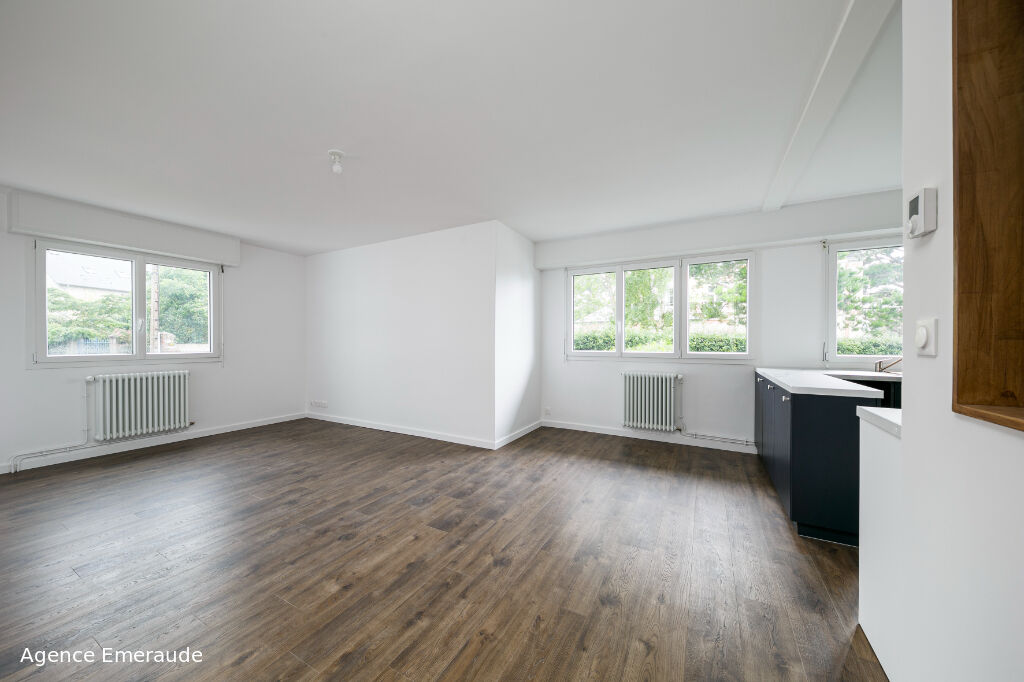Appartement Dinard 2 pièce(s) 52.85 m² à deux pas de la plage de Saint-Enogat Appartement Dinard 2 pièce(s) 52.85 m² à deux pas de la plage de Saint-Enogat
