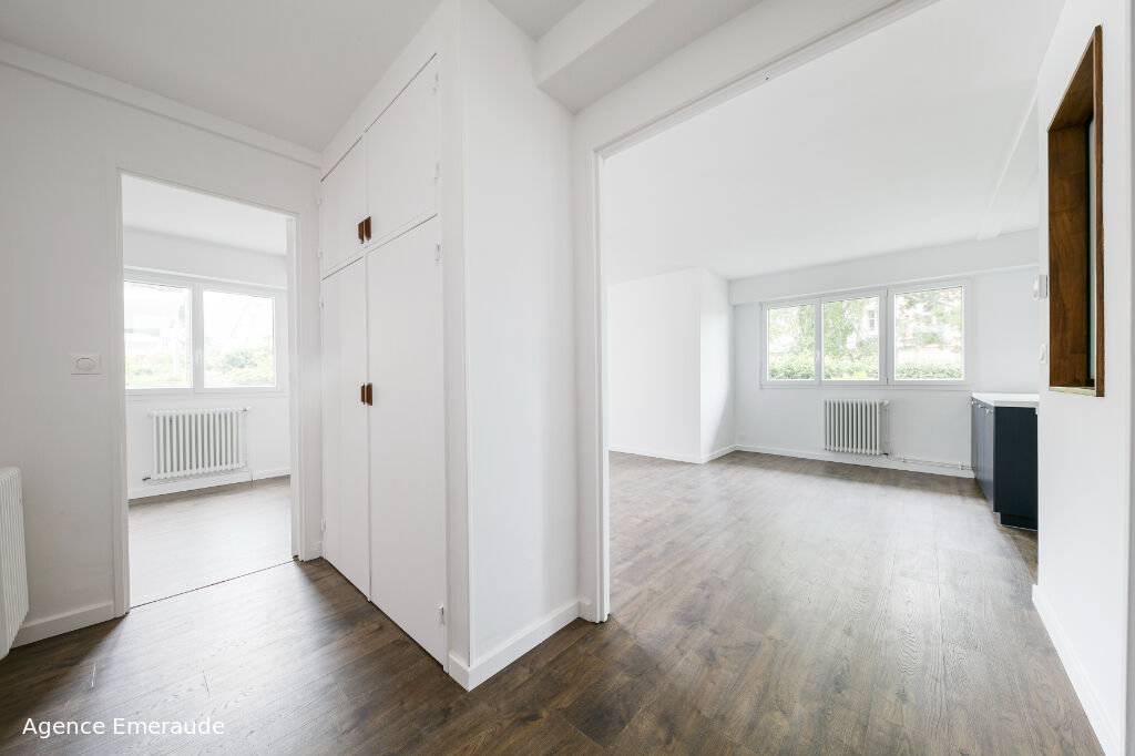 Appartement Dinard 2 pièce(s) 52.85 m² à deux pas de la plage de Saint-Enogat Appartement Dinard 2 pièce(s) 52.85 m² à deux pas de la plage de Saint-Enogat