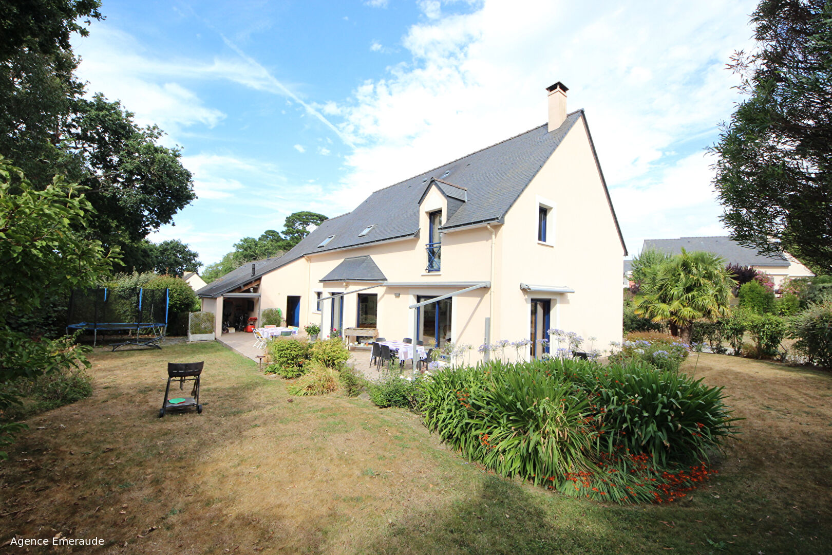 Maison Dinard 6 pièce(s) 213.93 m² habitable 889 m² de terrain chambre et salle d'eau au rez-de-chaussée Maison Dinard 6 pièce(s) 213.93 m² habitable 889 m² de terrain chambre et salle d'eau au rez-de-chaussée