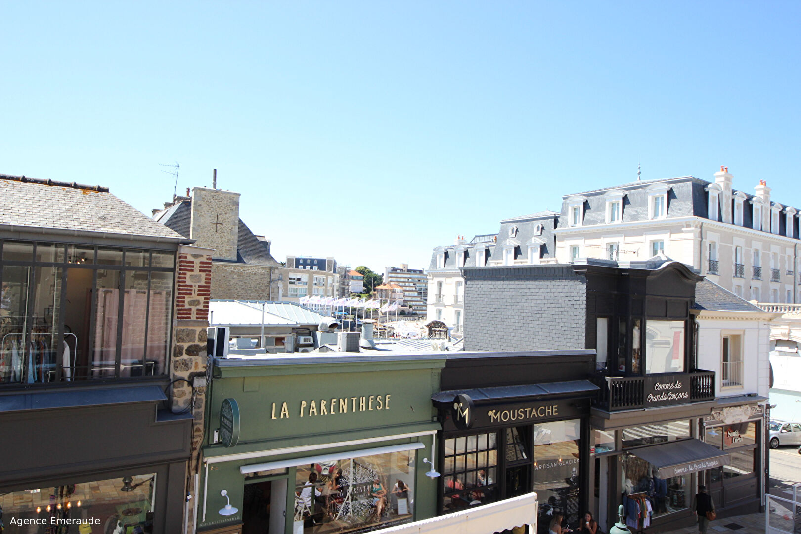 Appartement Dinard hyper centre 4 pièce(s) 111.4 m² à rénover dernier étage, traversant, terrasse 41 m² Appartement Dinard hyper centre 4 pièce(s) 111.4 m² à rénover dernier étage, traversant, terrasse 41 m²