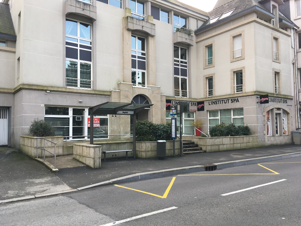 A LOUER un bureau de 40 m² avec vitrine offrant une forte visibilité , centre ville de Quimper 29000 A LOUER un bureau de 40 m² avec vitrine offrant une forte visibilité , centre ville de Quimper 29000