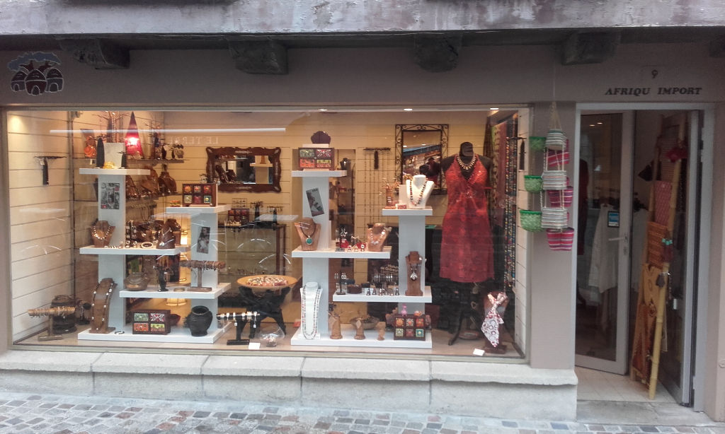 A vendre droit au bail ou fonds de commerce Bijoux et accessoire emplacement N°1 centre ville de Quimper A vendre droit au bail ou fonds de commerce Bijoux et accessoire emplacement N°1 centre ville de Quimper