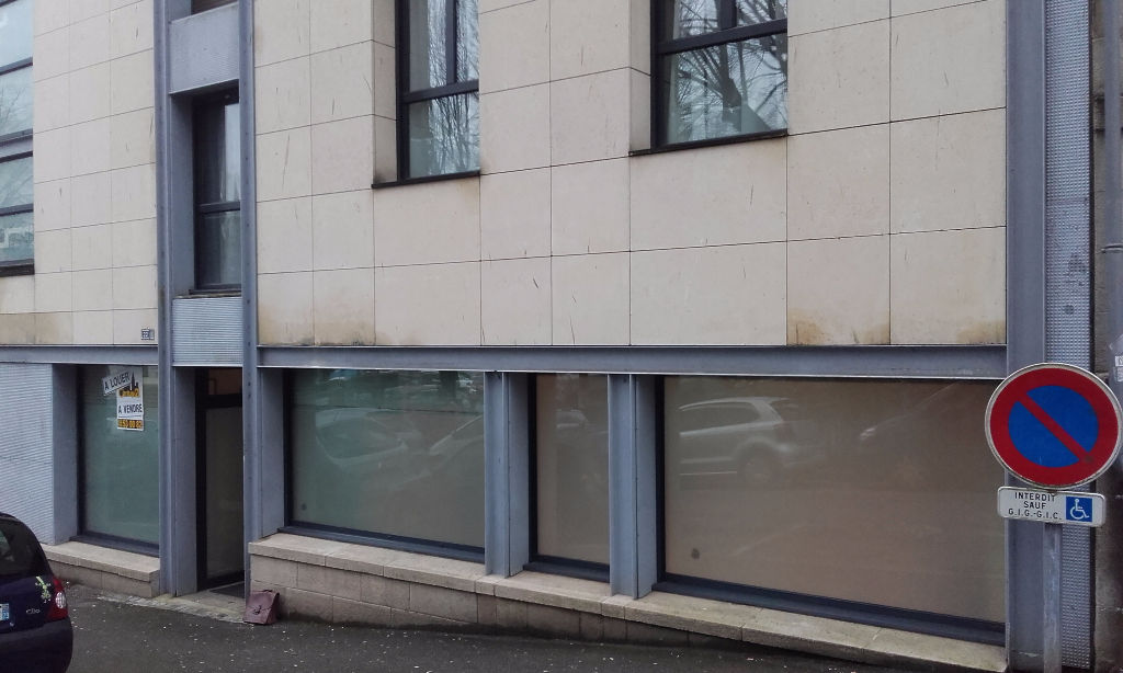 À VENDRE local professionnel de 88 m² 29 000 Quimper À VENDRE local professionnel de 88 m² 29 000 Quimper