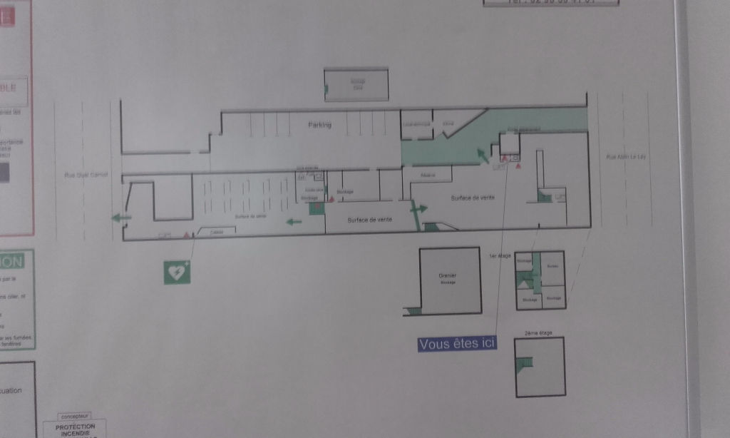 A vendre un local commercial de 296 m² à Concarneau. A vendre un local commercial de 296 m² à Concarneau.