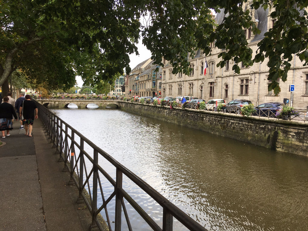 A vendre fonds de commerce ou droit au bail centre ville Quimper 29000 A vendre fonds de commerce ou droit au bail centre ville Quimper 29000