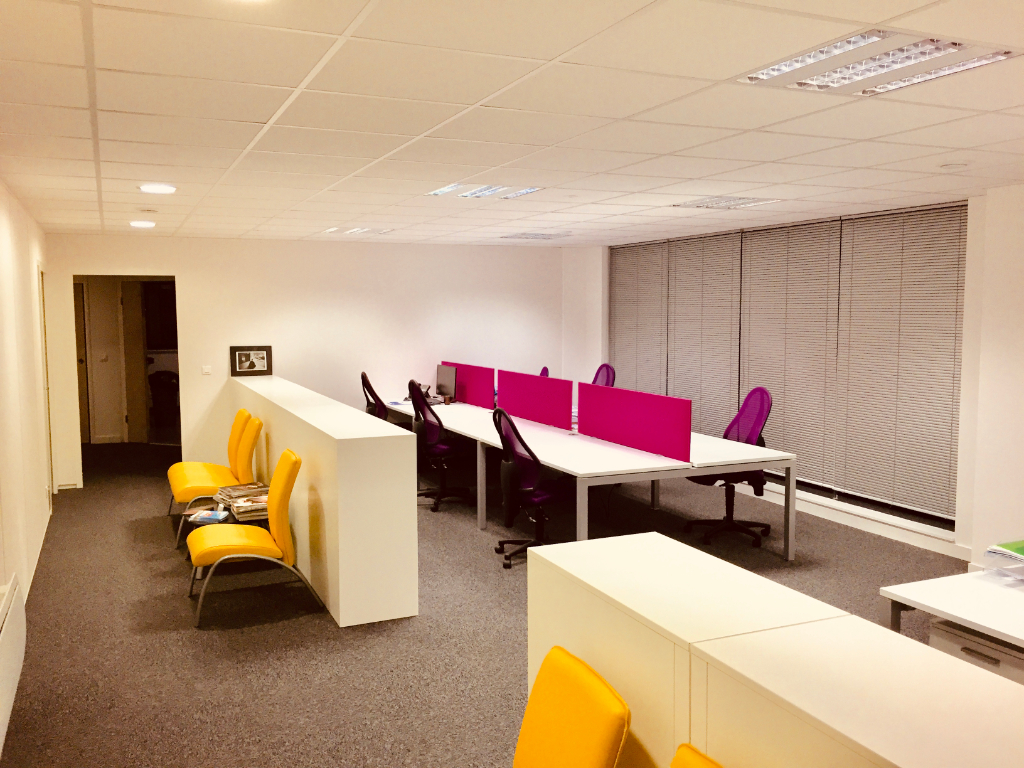 A vendre local 241 m² de bureaux en RDC Aéroport de Brest Guipavas. A vendre local 241 m² de bureaux en RDC Aéroport de Brest Guipavas.