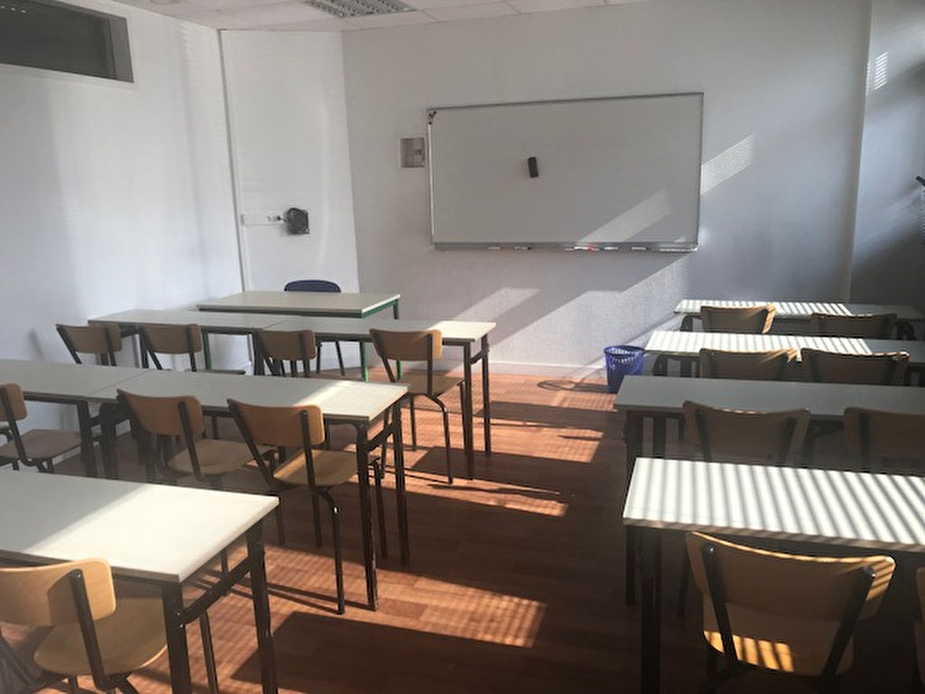 A Vendre local de 63 m² en RDC situé en proximité de la Place Albert Premier à Brest A Vendre local de 63 m² en RDC situé en proximité de la Place Albert Premier à Brest