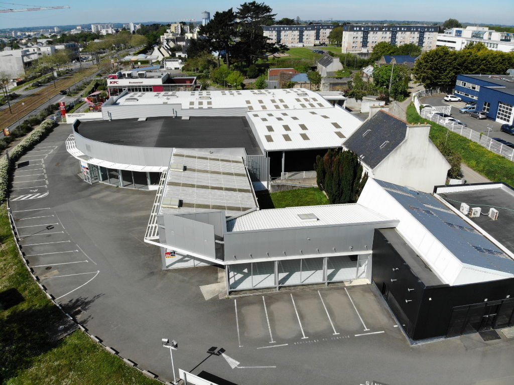 Vente et Location locaux d'activité /commerciaux à Brest ( 4 086 m²) Vente et Location locaux d'activité /commerciaux à Brest ( 4 086 m²)