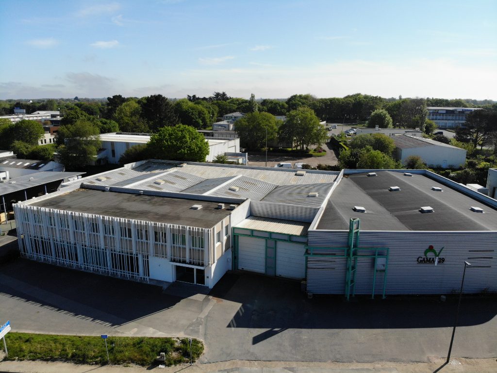 Local commercial 1000 m2 zone de kergaradec Local commercial 1000 m2 zone de kergaradec