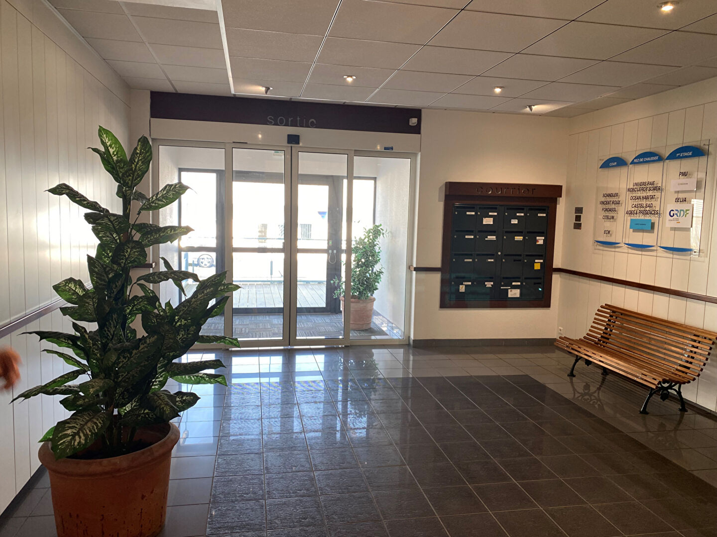 A louer bureaux 357 m2 BREST - Zone de Kergonan A louer bureaux 357 m2 BREST - Zone de Kergonan