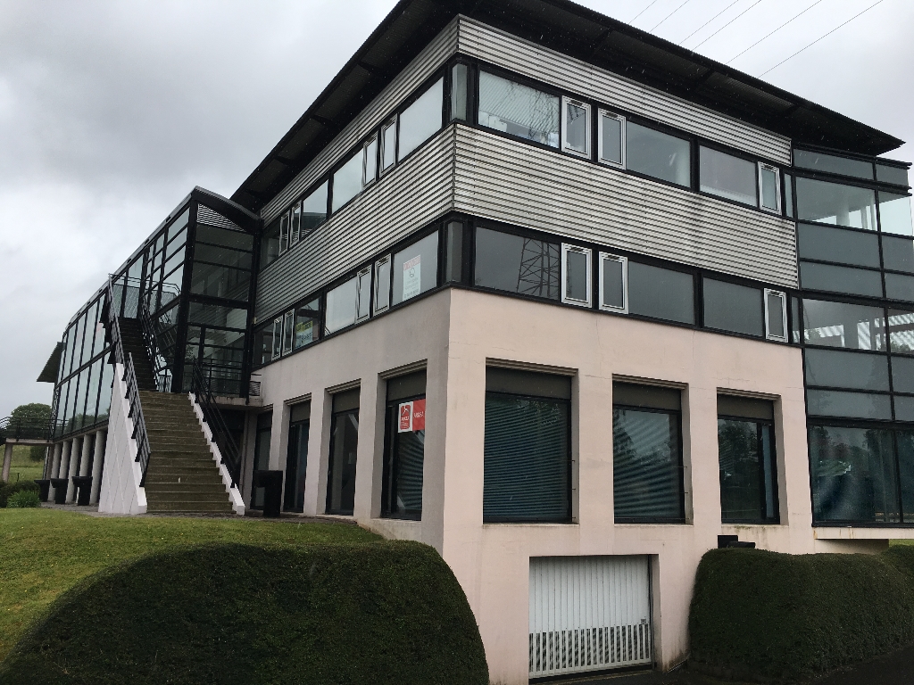 À louer Quimper 29000 ZA de Cuzon plateau de bureaux de 60 m² avec excellente visibilité sur RN 165 À louer Quimper 29000 ZA de Cuzon plateau de bureaux de 60 m² avec excellente visibilité sur RN 165