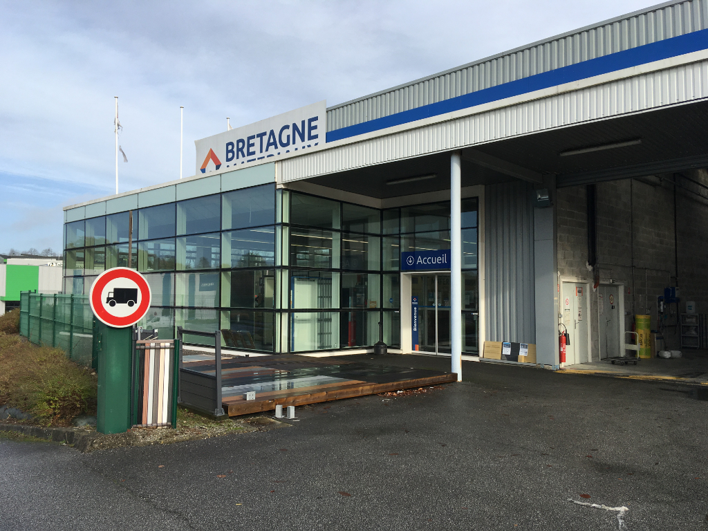 À VENDRE local d'activité 2380 m² ZI du Grand Guelen 29000 Quimper. À VENDRE local d'activité 2380 m² ZI du Grand Guelen 29000 Quimper.