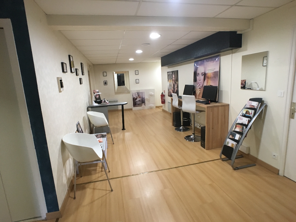 À VENDRE Local d'activité 211 m2 proche de la médiathèque Quimper 29000 À VENDRE Local d'activité 211 m2 proche de la médiathèque Quimper 29000