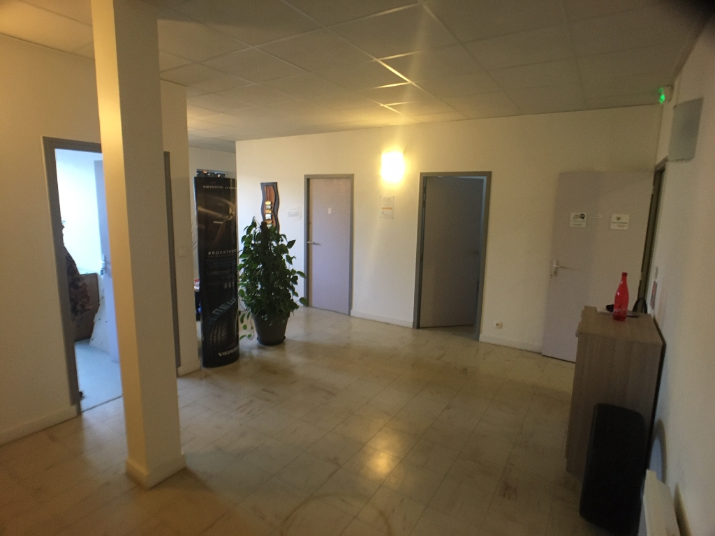 A LOUER bureaux de 55 m² environ QUIMPER 29000 A LOUER bureaux de 55 m² environ QUIMPER 29000