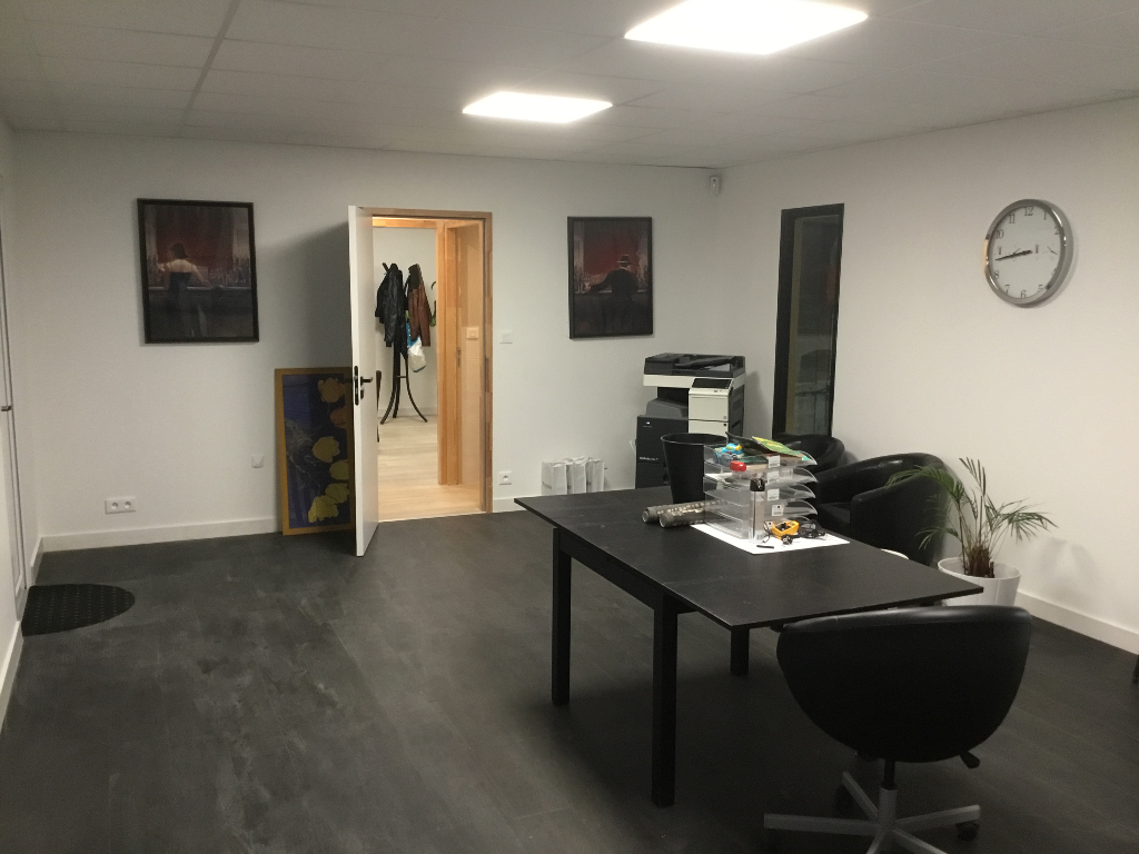 Bureaux Brest - (Secteur zone de l'eau blanche ) 58 m² Bureaux Brest - (Secteur zone de l'eau blanche ) 58 m²