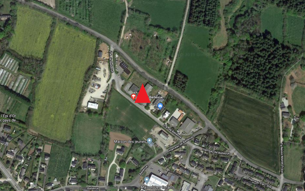 À VENDRE locaux d'activités avec locataire en place à 12 minutes de Quimper . À VENDRE locaux d'activités avec locataire en place à 12 minutes de Quimper .
