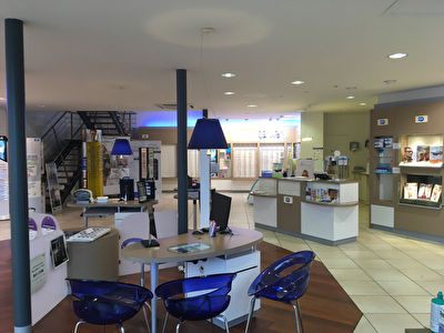 A LOUER un local commercial de 285 m² sur deux niveaux 29 900 Concarneau A LOUER un local commercial de 285 m² sur deux niveaux 29 900 Concarneau