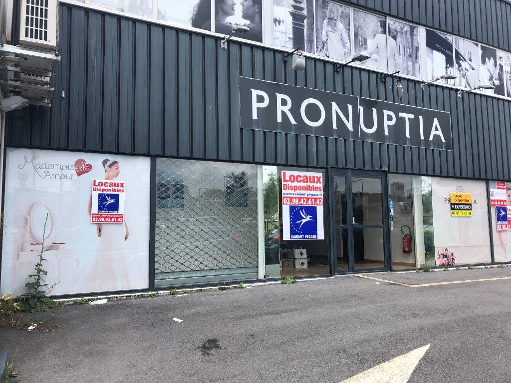 A louer Proche GÉANT BREST un local commercial de 210 m2 A louer Proche GÉANT BREST un local commercial de 210 m2
