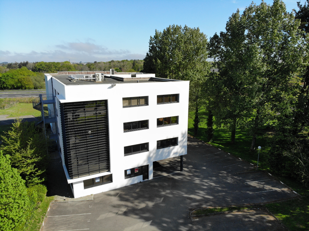 A vendre Plateau de bureau 185m² zone de Kergaradec A vendre Plateau de bureau 185m² zone de Kergaradec