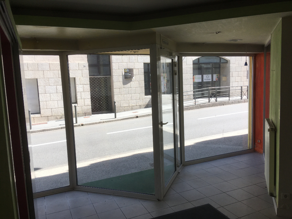 A louer un local commercial de 60 m² très bonne visibilité 29 000 Quimper A louer un local commercial de 60 m² très bonne visibilité 29 000 Quimper