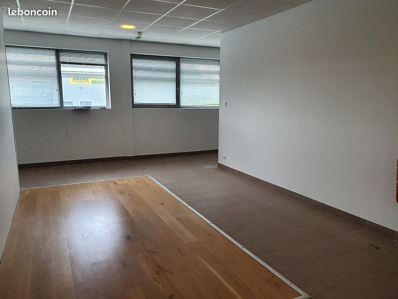 FINISTÈRE NORD - BRETAGNE - SAINT RENAN / BREST A LOUER BUREAUX de 63 M² FINISTÈRE NORD - BRETAGNE - SAINT RENAN / BREST A LOUER BUREAUX de 63 M²