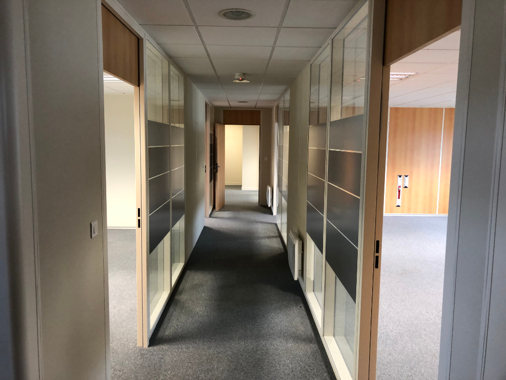 A LOUER PLATEAU DE BUREAUX AEROPORT de 255m² A LOUER PLATEAU DE BUREAUX AEROPORT de 255m²