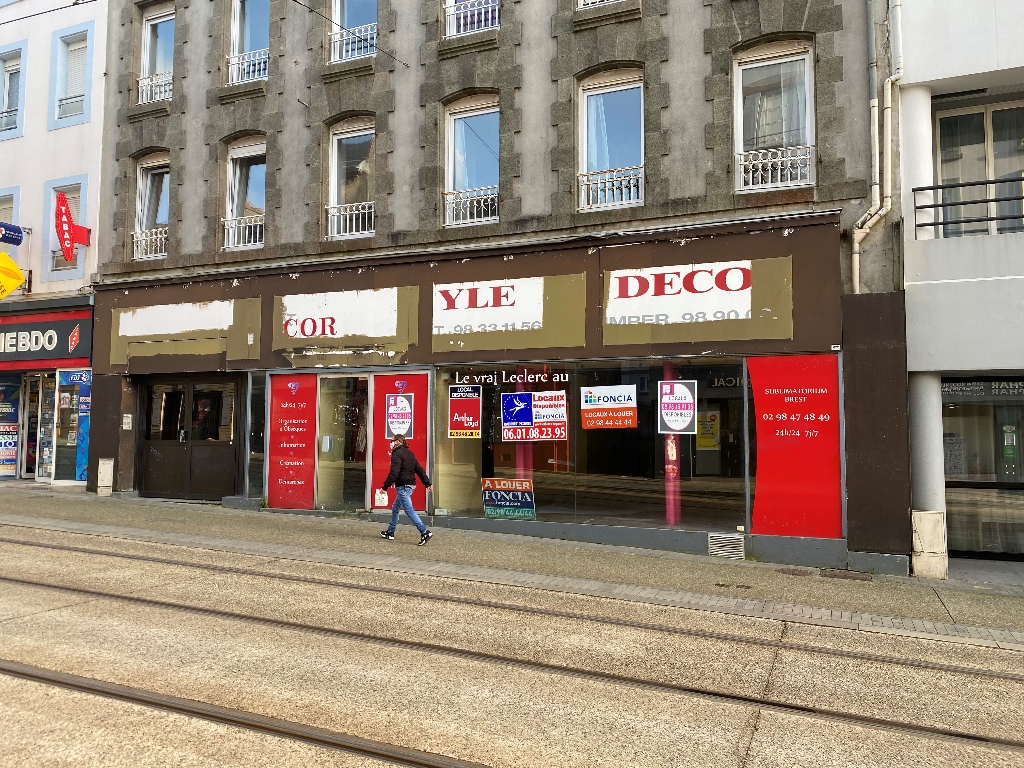 A louer Local commercial Brest ( jean jaues ) 337 m2 A louer Local commercial Brest ( jean jaues ) 337 m2