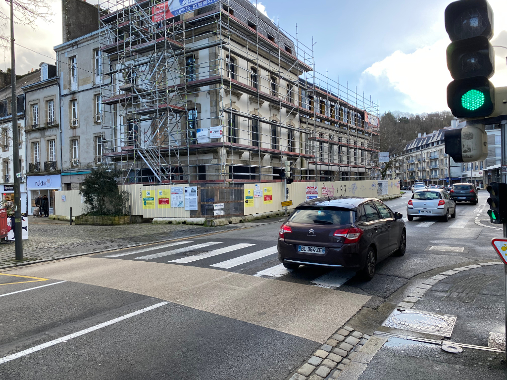 À louer un local d'activité commerciale en RDC de 103 m² et 52 m² en sous sol, emplacement N°1, centre ville Quimper (29 000). À louer un local d'activité commerciale en RDC de 103 m² et 52 m² en sous sol, emplacement N°1, centre ville Quimper (29 000).