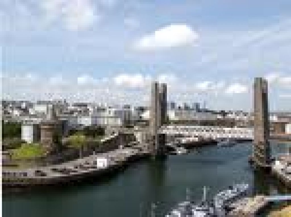 a ceder fonds de bar brest siam 400m² a ceder fonds de bar brest siam 400m²